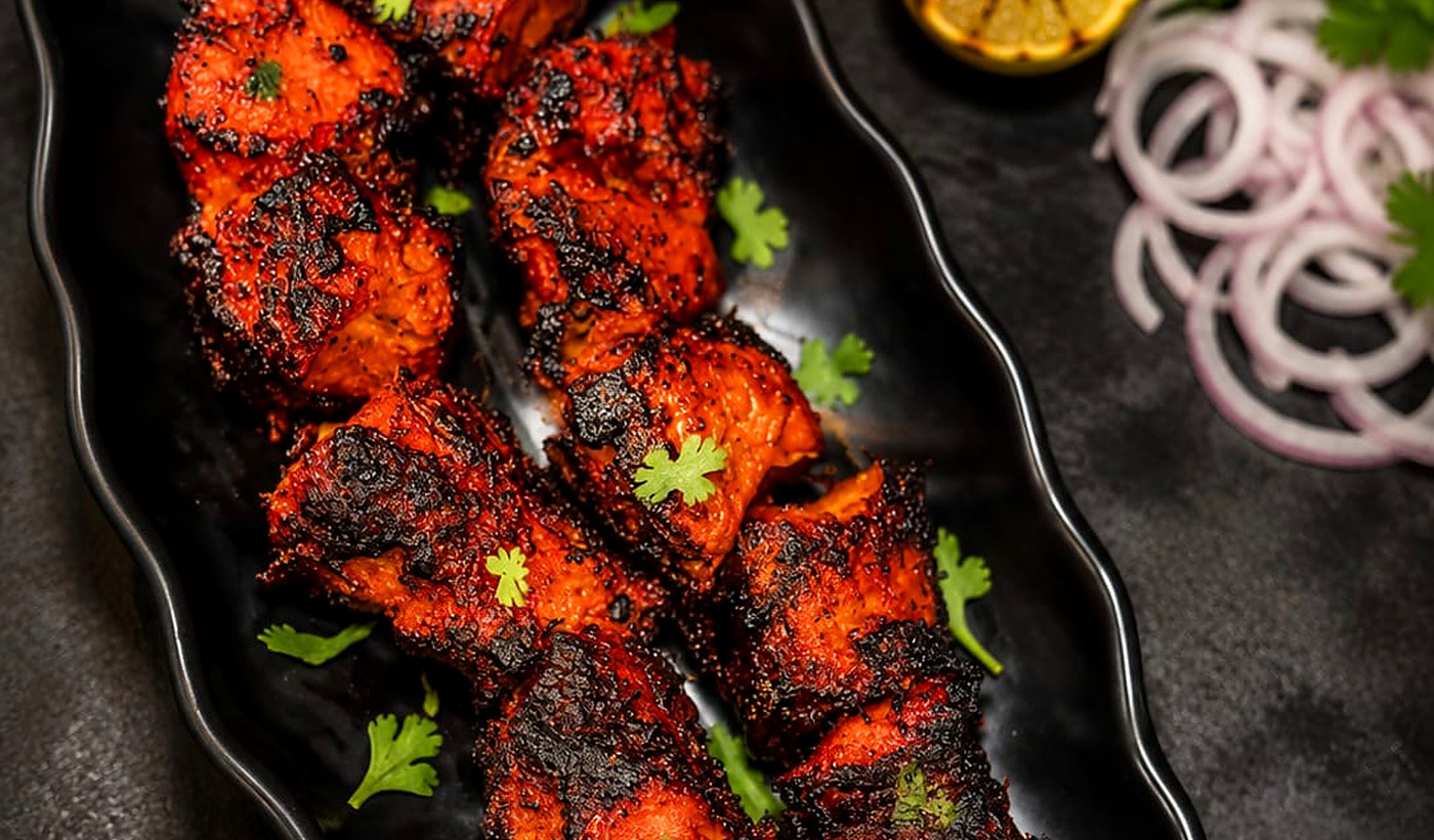 Chicken tikka boti on a platter